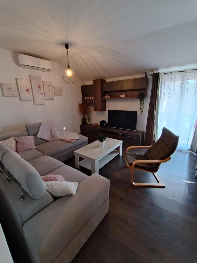 Apartman Brigita Apartment Биоград на Мору Екстериор снимка